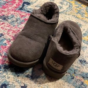 UGG Mens size 9 slip on shoes